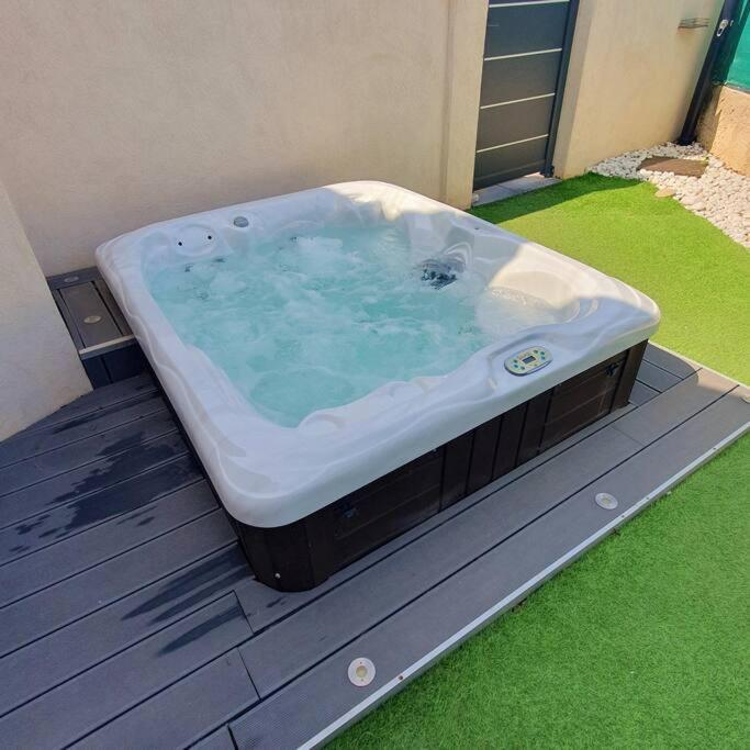 מריניאן Joli Haut De Villa 3 Chambres Climatise Avec Jacuzzi מראה חיצוני תמונה