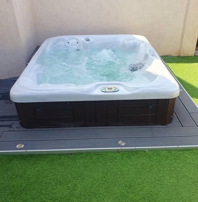 מריניאן Joli Haut De Villa 3 Chambres Climatise Avec Jacuzzi מראה חיצוני תמונה
